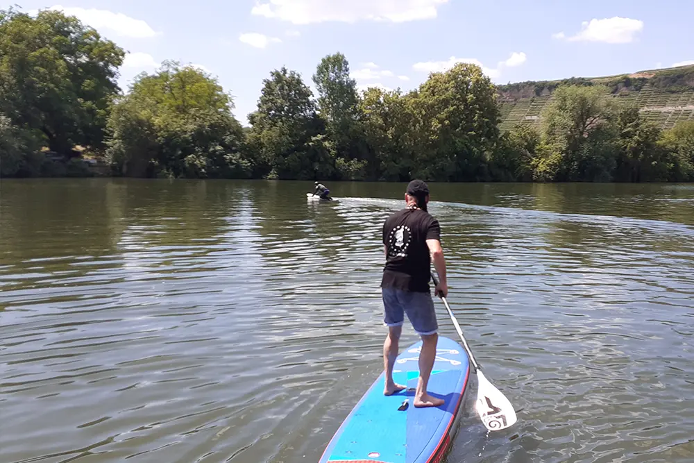 Mann am Siflyboard